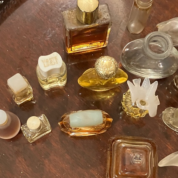 Vintage Lot of 17 Small Perfume and Cologne Bottles Some Full - Picture 6 of 16